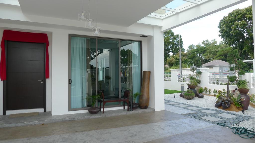 R Residence Jelutong Exteriör bild